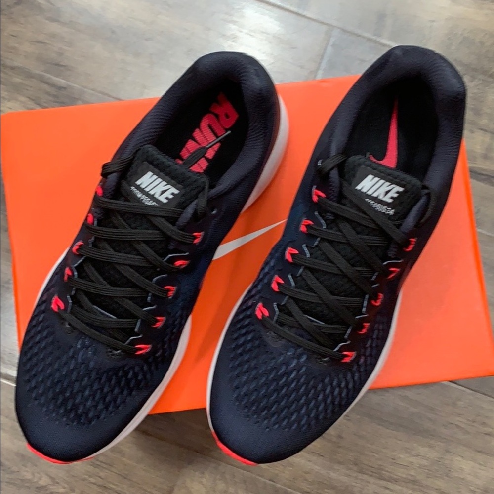 NIKE AIR ZOOM PEGASUS 34 Blk/Armory Navy-Red Orbit - Picture 13 of 16